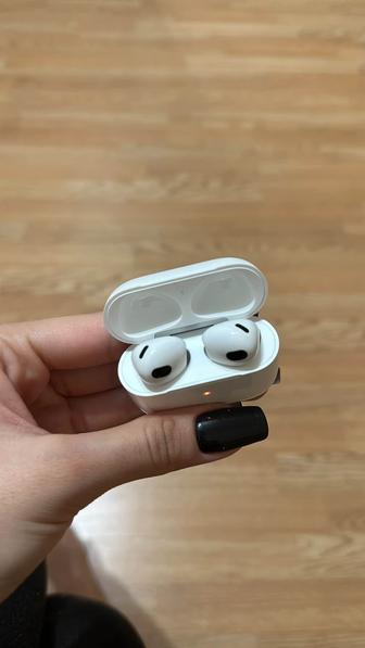 Продам наушники AirPods оригинал б/у