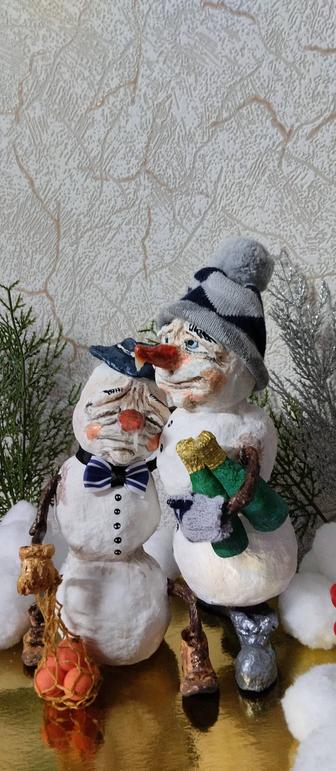 Сувенир ручной работы - снеговики