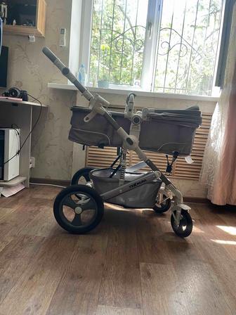 Продам универсальную коляску