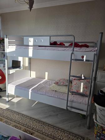 Двухъярусная кровать