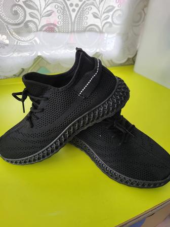 Кроссовки летние новые