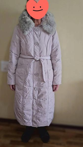 Продам теплый женский пуховик с меховым капюшоном в хорошем состоянии