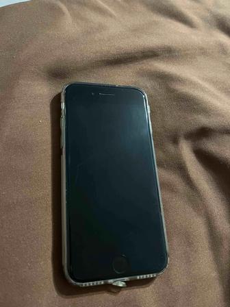 Продам Айфон 8