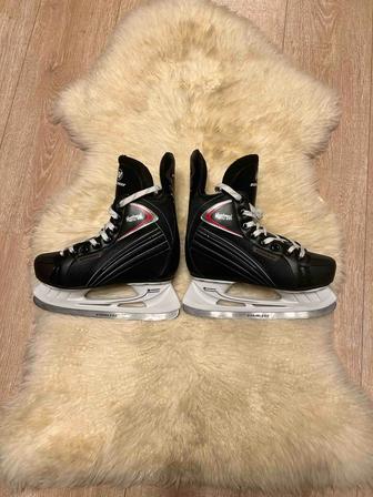 Хоккейные коньки для начинающих хоккеистов