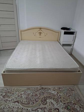 Продам двухспальный кровать с матрасом