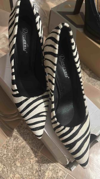 Продам туфли новые