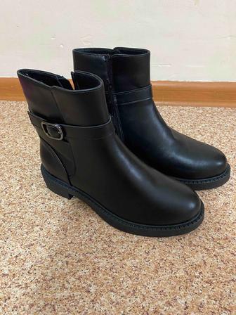 Продам весенние полусапожки женские . Безторг