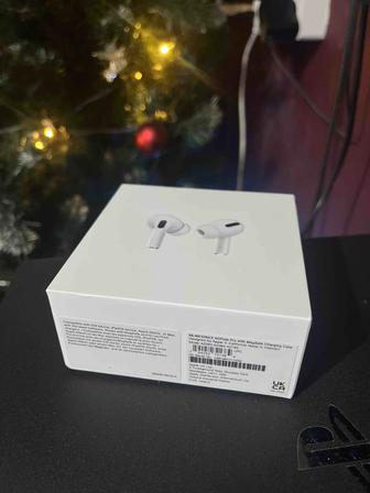 Apple AirPods Pro with lightning/ Wireless