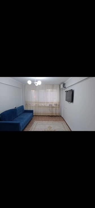 Продается диван раскладной с двумя подушками в отличном состоянии