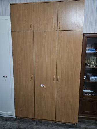 Продам шкаф большой