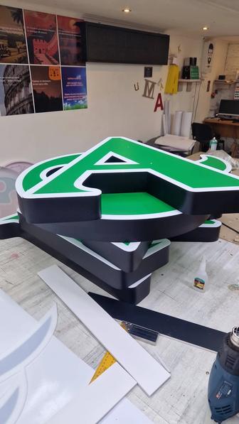 Наружная реклама вывески буквы стенды таблички