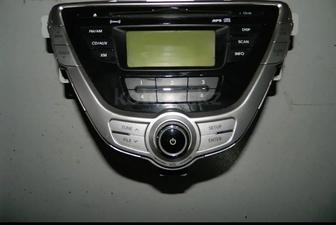 Магнитофон на Hyundai Elantra 2012 год