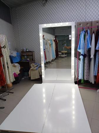 Продается зеркало с подиумом