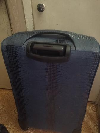 продам большой чемодан