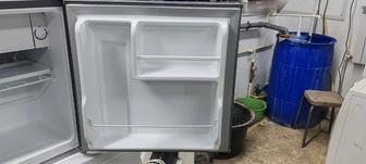 Барный холодильник/маленький/низкий.