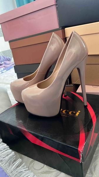 Туфли на шпильке