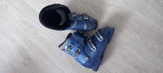 Продам недорого горнолыжные ботинки