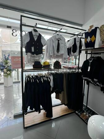 Продаются стойки торговое оборудование и манекены