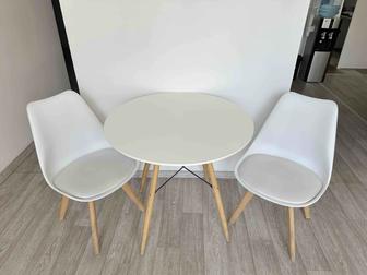 продам белый круглый стол и стулья