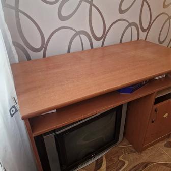 Продам стол однотумбовый