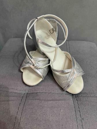 Продам бальные туфли, 32 размера