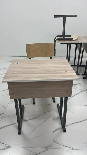Срочно продаются парты и стульчики!