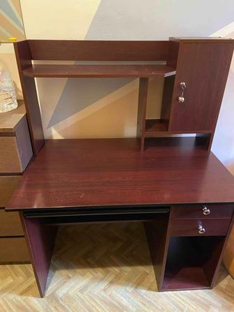 Продам компьютерный стол