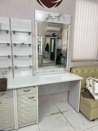 Маникюрный столик