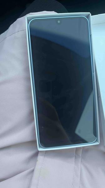 Продается сотовый телефон новый