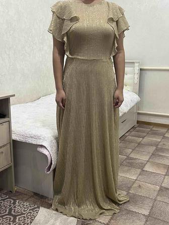 Платья вечерние