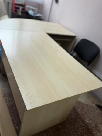 Стол письменный с приставкой б/у в хорошем состоянии
