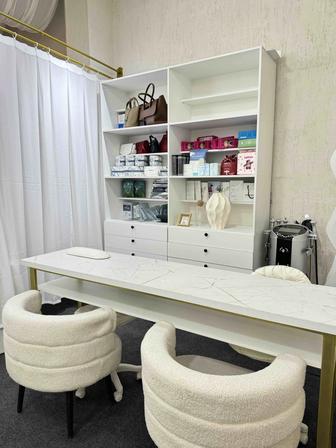 Eyeshine Аренда места/требуется мастер маникюра