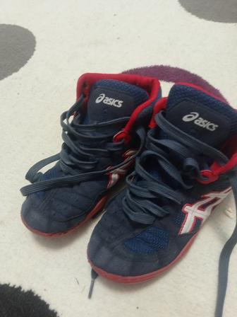 Борцовки для борьбы 34 размер. Носил мало так как ноги выросли быстро.