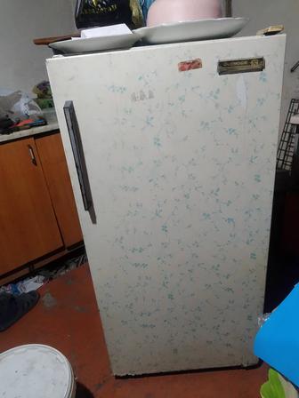Холодильник советский