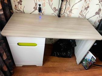 Продаю стол школьный