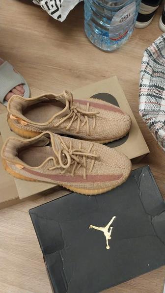 Кроссовки Yezzy