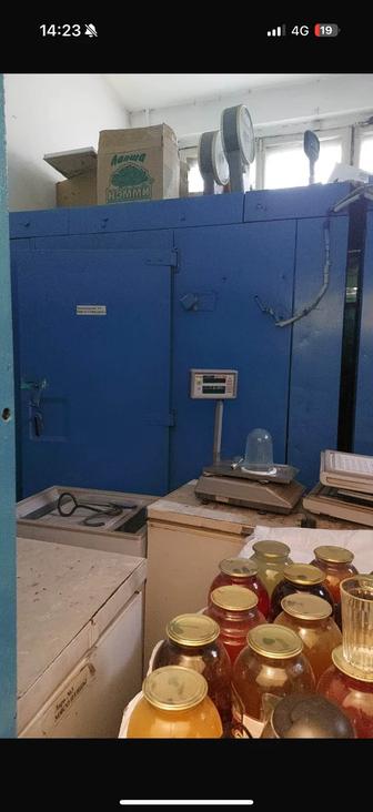 Продам морозильно - холодильную камеру