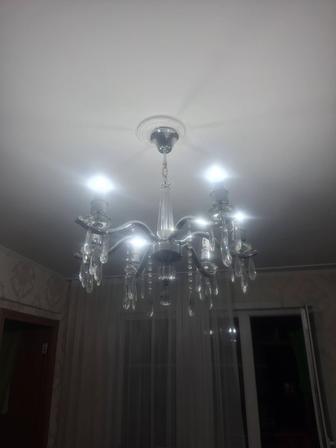 Продам люстру