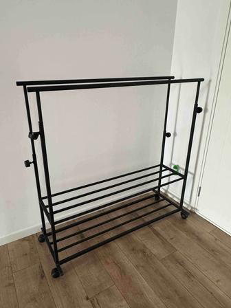 Вешалка Zeta в отличном состоянии