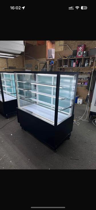 Продается витринный холодильник