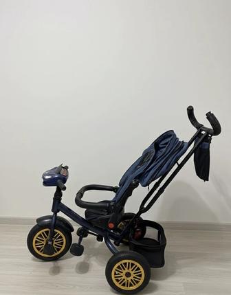 Детский трёхколёсный велосипед-коляска в стиле BMW