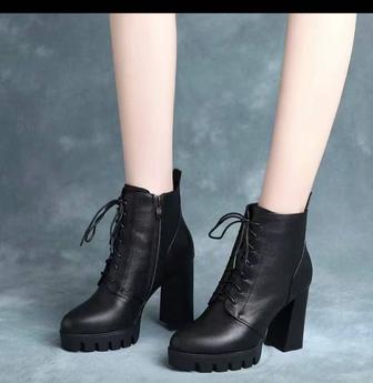 Продам ботиночки на флисе