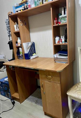 Продается компьютерный стол в хорошем состоянии