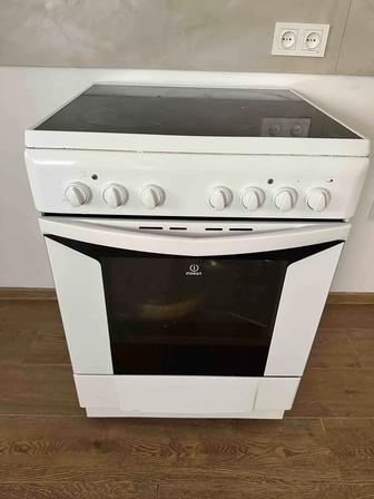 Продам электроплиту керамическую Indesit