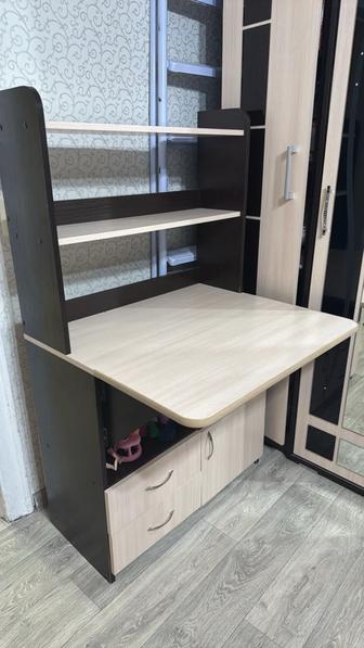 Продам стол