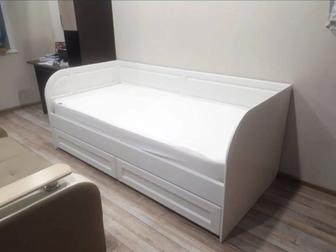 Продам кровать с матрасом