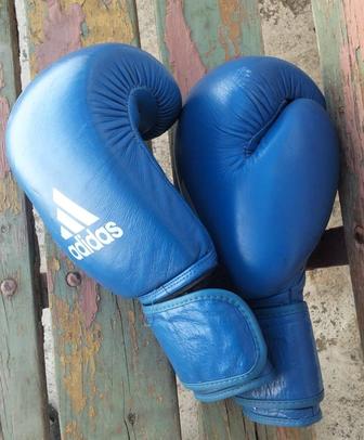 Боксерские перчатки IBA Adidas синие 12y