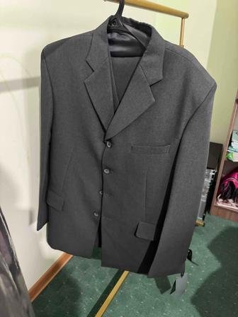 Продается новый мужской костюм