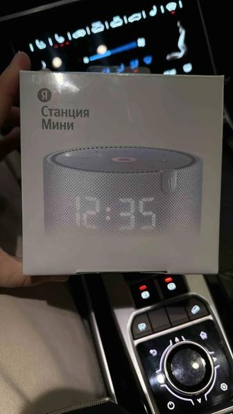 Продам новую Яндекс станцию с Алисой и часами мини