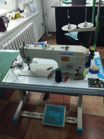 Продам швейную машину